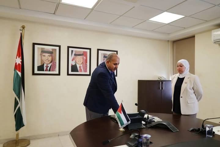 مدير عام هيئة تنظيم النقل البري يؤدي اليمين القانونية أمام وزيرة النقل