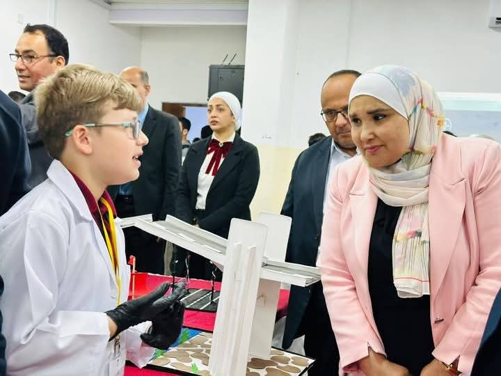 إفتتاح معرض فني وعلمي للوسائل التعليمية بتربية بني عبيد