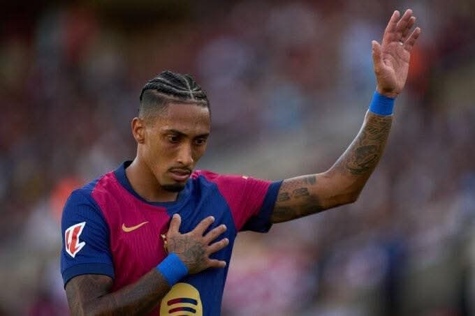رافينيا ينتقد تشافي ويمتدح فليك: محمد صلاح وثلاثي مدريد يستحقون الكرة الذهبية