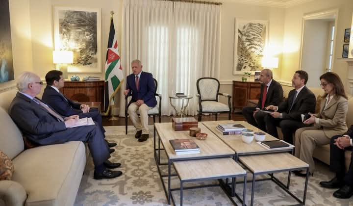 الملك يجتمع بوزير الخارجية الأمريكي