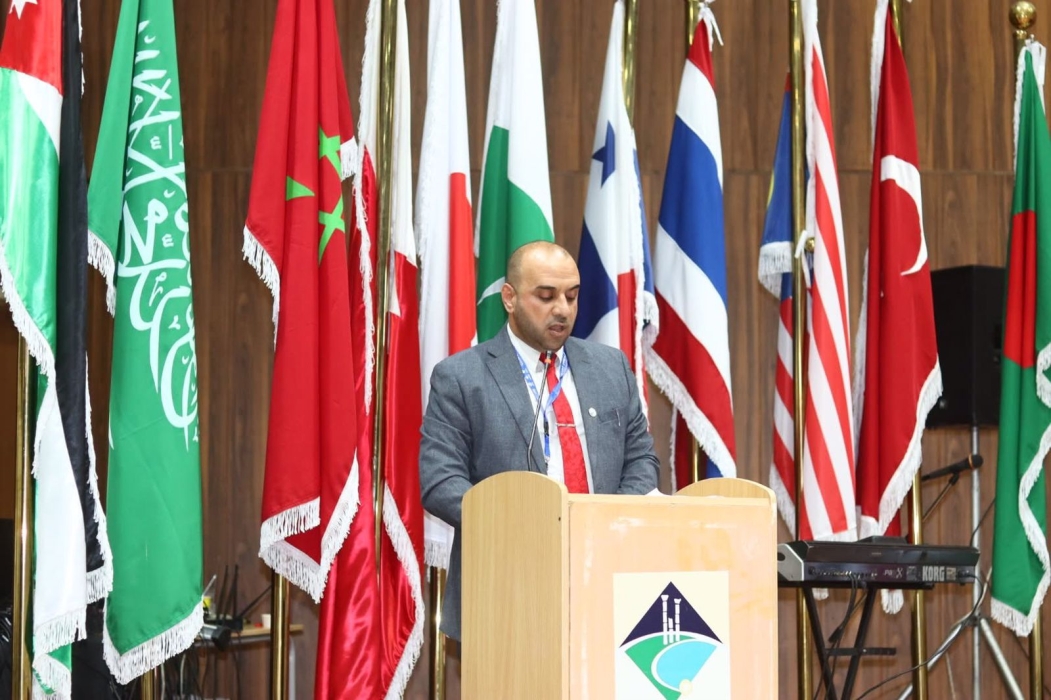 الدكتور حواري يهنئ الدكتور الربابعة بمناسبة ترقيته إلى رتبة الأستاذية