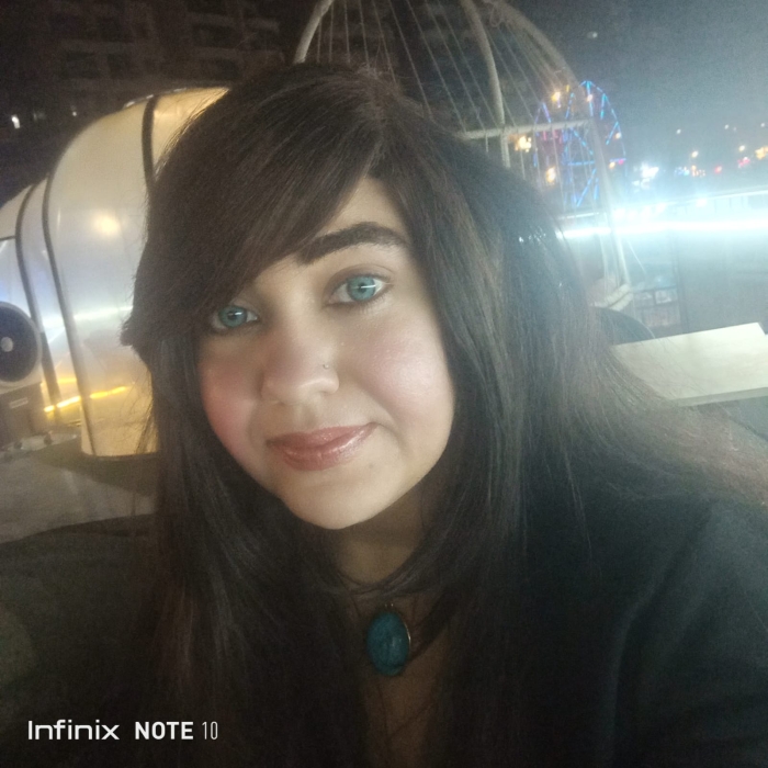 وحِذائِى العالِى يسبِقُنِى لِخُطوات وحيثُ إليكَ سرِيعاً يخطُو إليكَ يأخُذُنِى