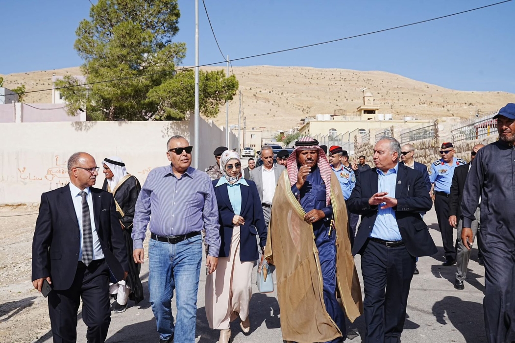 البريزات والمجلس الأمني لمحافظة معان يطلعون على واقع الخدمات في منطقة أم صيحون