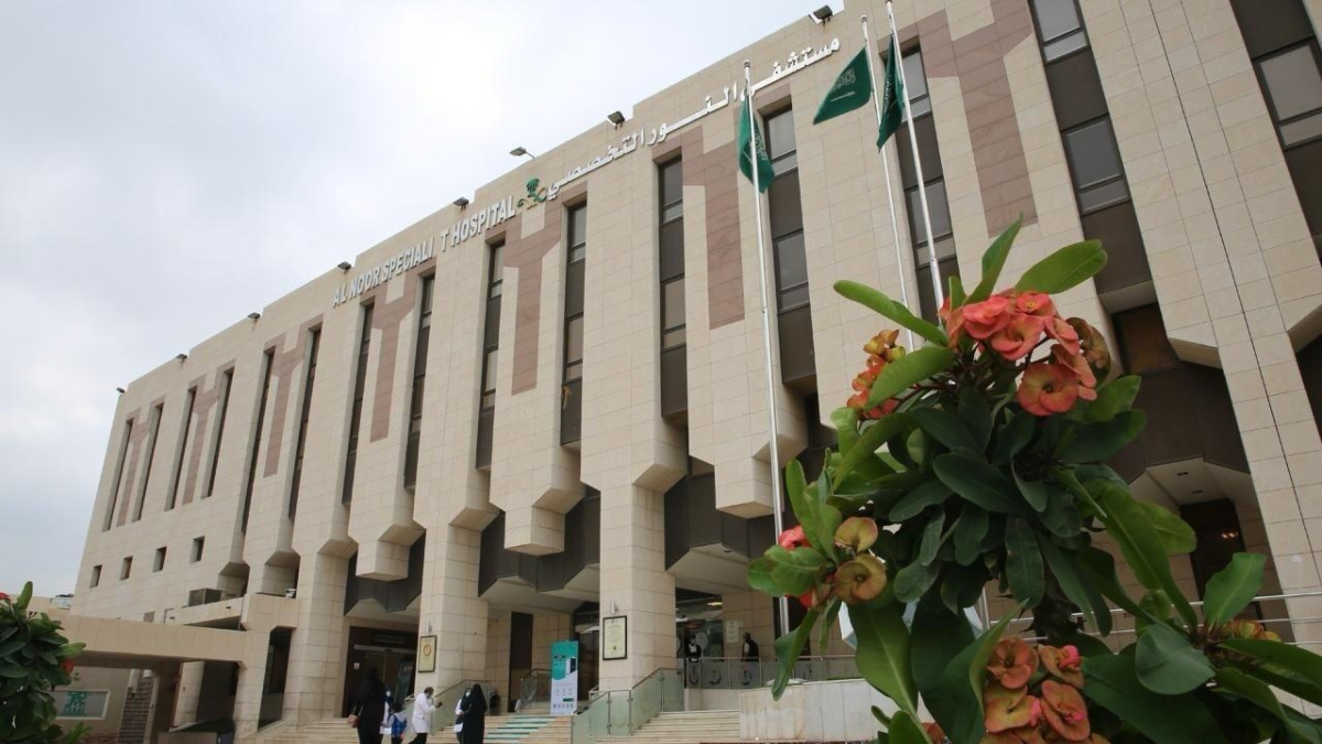 تدخل جراحي دقيق ينهي معاناة مقيمة أردنية من تسرب السائل النخاعي بمستشفى النور التخصصي