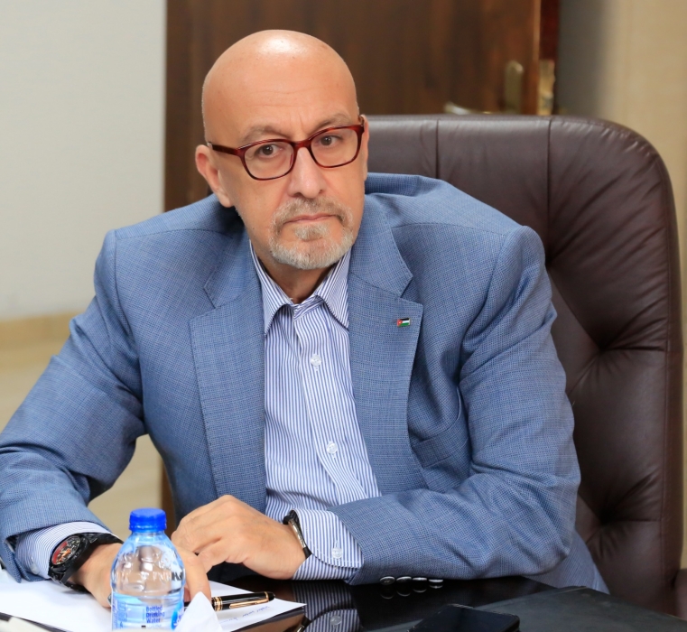 وزير المياه والري يستعرض مع السفير الهولندي لدى المملكة التحديات المائية