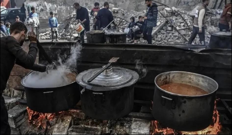 خطة شيطانية .. كيف تسعى إسرائيل لتوزيع مساعدات مشروطة عبر شركات أمريكية في غزة