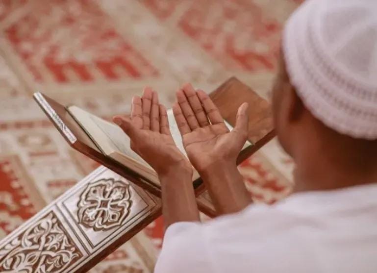 أدعية يوم الجمعة: أفضل الأدعية المستجابة وفضل هذا اليوم المبارك في الإسلام