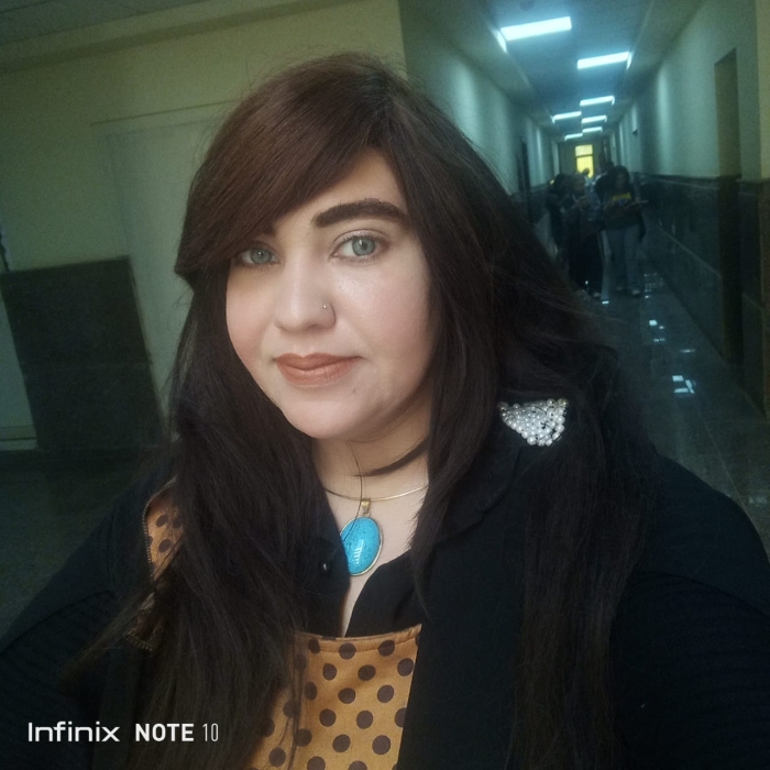 قد نطقَ إسمِى بِالخطأ فمسكتُ فِيهِ علّ يُردِد ما حصل، لكِنه جمُدّ ككُراتِ ثلجٍ كالحجر