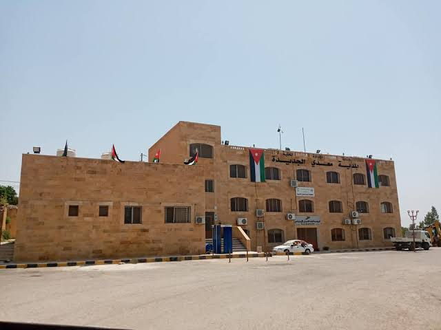 بلدية معدي الجديدة تباشر أعمال إنشاء ملعب مثلث العارضة