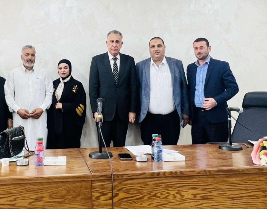 أبناء المرحوم حميدان مطلق الحماد يهنئون هاني الحماد بمناسبة انتقال ابنته شعاع إلى سجل المحاميين