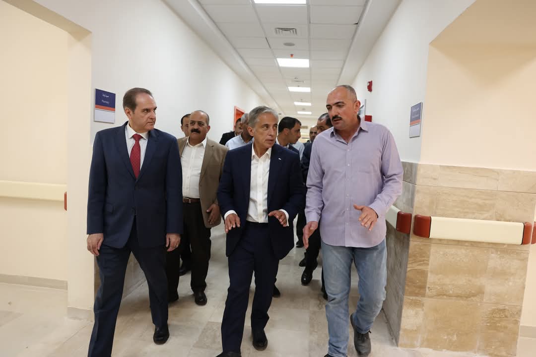 رئيس الوزراء يتفقد مستشفى الأميرة بسمة الجديد باربد