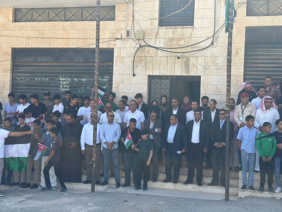 مديرية تربية لواء الموقر تشارك في وقفة تضامنية أمام المتصرفية دعماً لغزة وتأكيداً على الدور الأردني المشرف