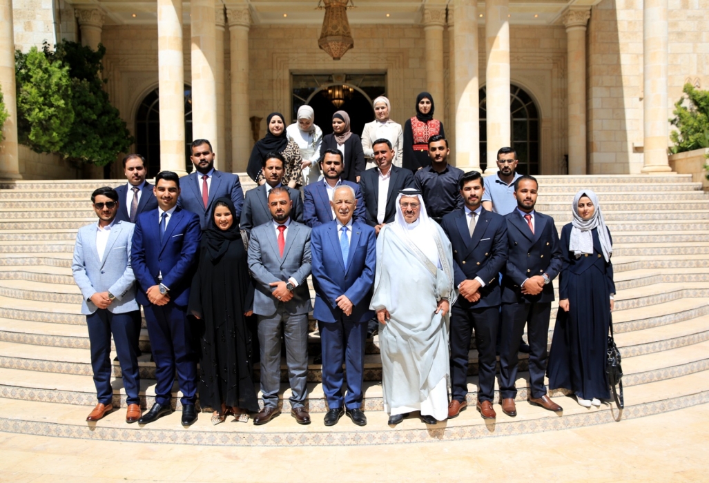 العيسوي خلال لقائه ناشطين وأصحاب مبادرات من البادية الشمالية..