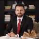 الدكتور إبراهيم حواري يهنئ عبدالله القاعود بحصوله على الدكتوراه