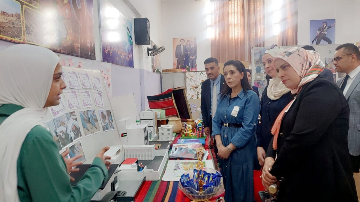ابورمان تفتتح معرض التعليم التقني المهني BTEC في مدرسة المعمورة الأساسية للبنات.
