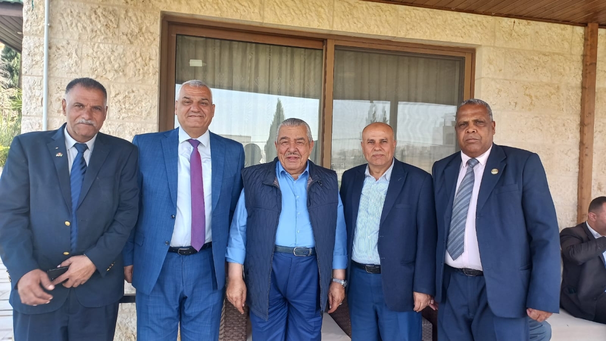 وفد من ملتقى متقاعدي جنوب شرق عمان يزور دولة الدكتور الروابدة