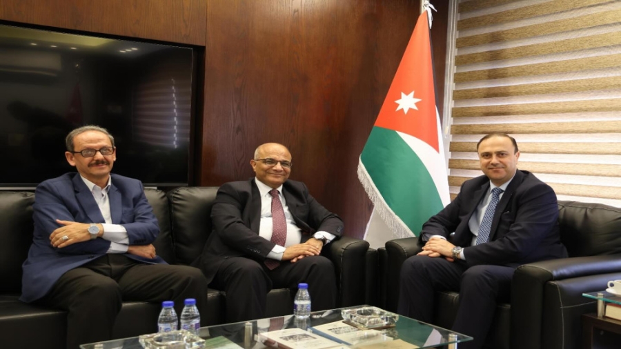 وزير الإعلام يلتقي نقيب الصحفيين لبحث أطر التعاون المستقبلية