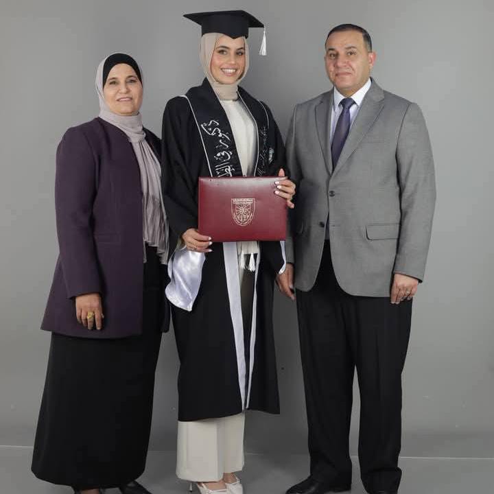 أسرة موقع  نيروز الإخباري تهنئ عطوفة محافظ الزرقاء الدكتور فراس أبو قاعود بتفوق ابنتيه
