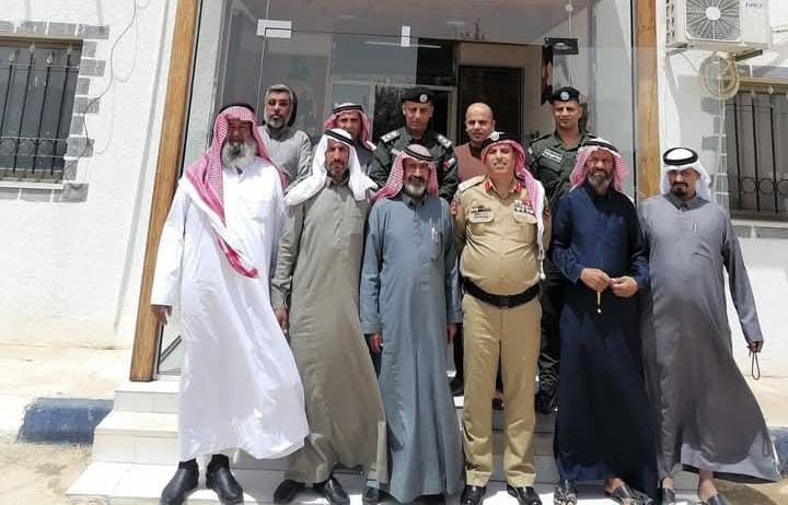 العميد العويدات يلتقي المتقاعدين العسكريين في البادية الجنوبية