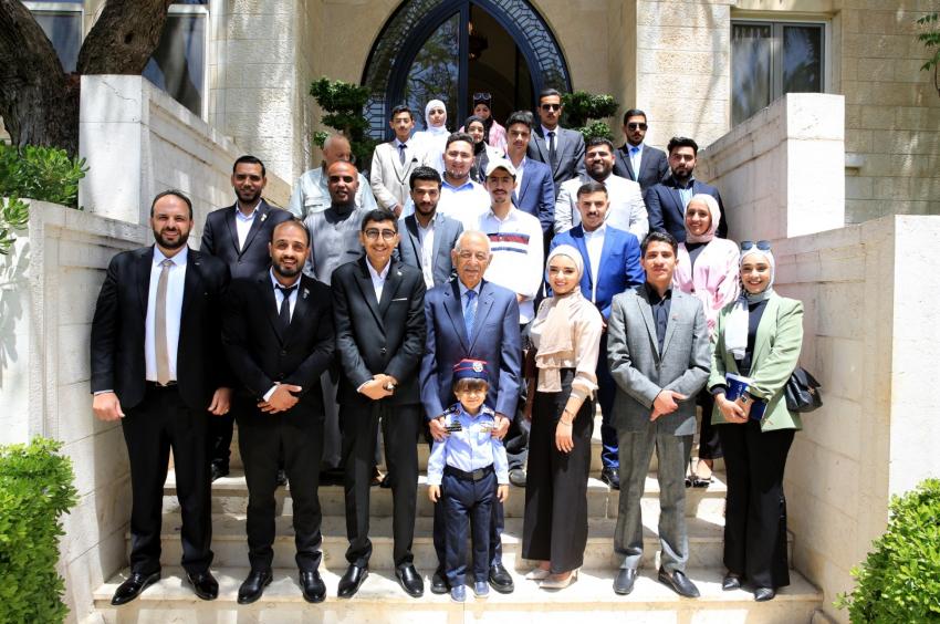 رئيس الديوان الملكي يلتقي فعاليات شبابية وثقافية