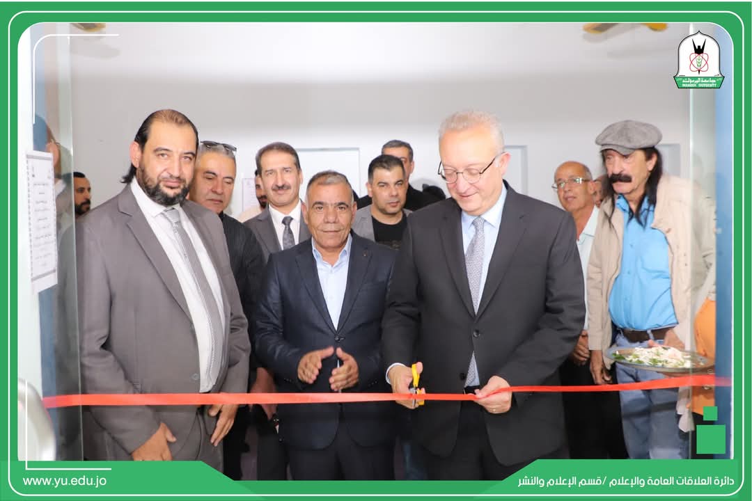 رئيس جامعة اليرموك يفتتح معرضا تشكيليا للدكتور الفنان  احمد بني عيسى