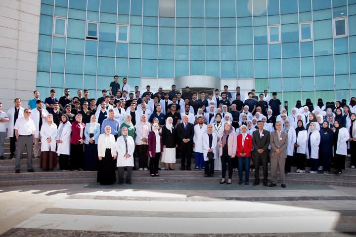 الطلبة السعوديين يشاركون في احتفالات جامعة الإسراء باليوم العالمي للتمريض