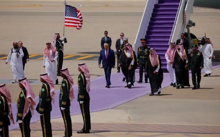 الرئيس السوري أحمد الشرع يصل الرياض لمقابلة ترامب ومحمد بن سلمان