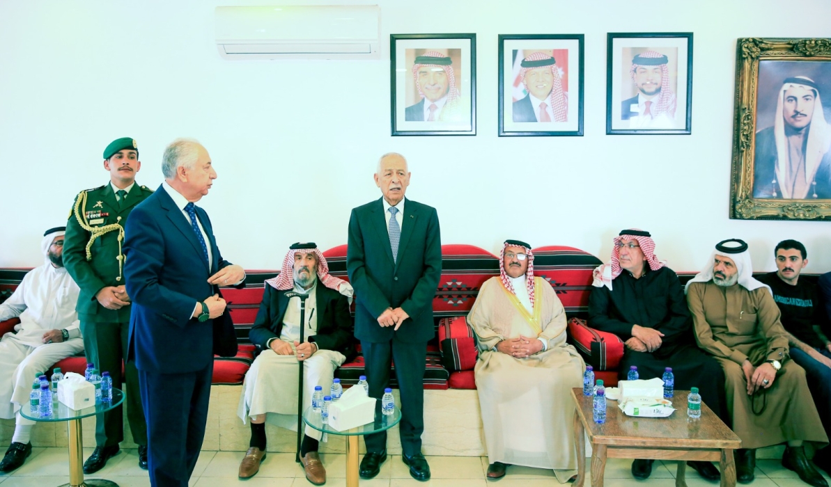 مندوبا عن الملك وولي العهد...العيسوي يعزي عشائر الحنيطي...صور
