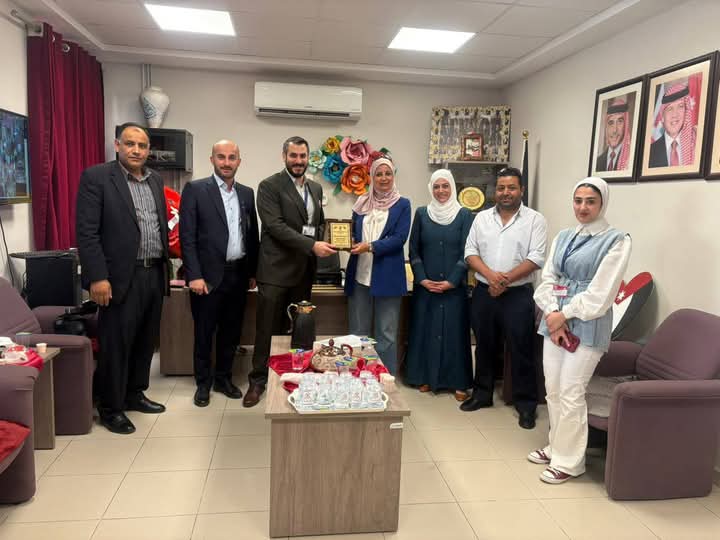 مدرسة نسيبة المازنية تنظم المؤتمر الصحي الثالث بمشاركة نخبة من الأطباء والخبراء  صور