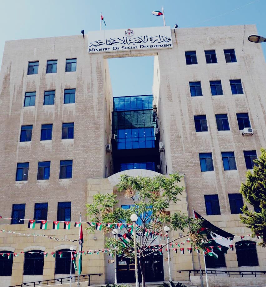 وزيرة التنمية الإجتماعية  تلتقي الهيئة الإدارية المؤقتة لجمعية الأسرة البيضاء برئاسة أبو حسان