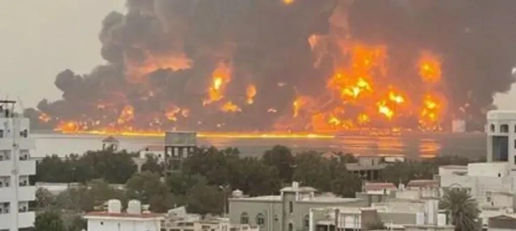 عاجل.. إسرائيل تعلن قصف موانئ الحديدة والصليف في اليمن: الهجمات مستمرة