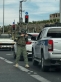 جنود الاحتلال يعتدون على عناصر من الشرطة الفلسطينية ويوقفون مركبتهم في الخليل