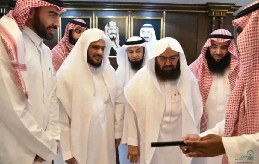 المسجد النبوي يطلق «المساعد الذكي».. نقلة نوعية في خدمات الذكاء الاصطناعي للزوار
