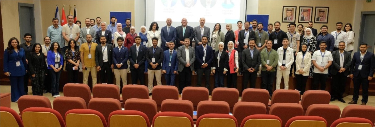 طلبة “هندسة الطاقة المتجددة” يشاركون في مؤتمر علمي حول حلول الطاقة المتجددة...صور