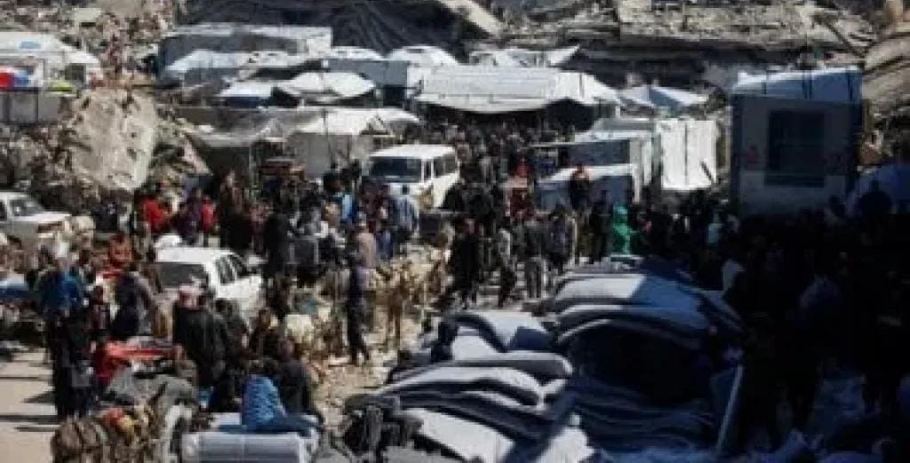 غارات عنيفة على خان يونس تودي بحياة 17 فلسطينيا وتقطع الاتصالات
