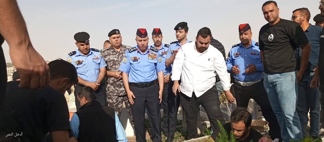 العميد محمود الفايز يشارك بتشييع جثمان العقيد المتقاعد مروان المدادحة