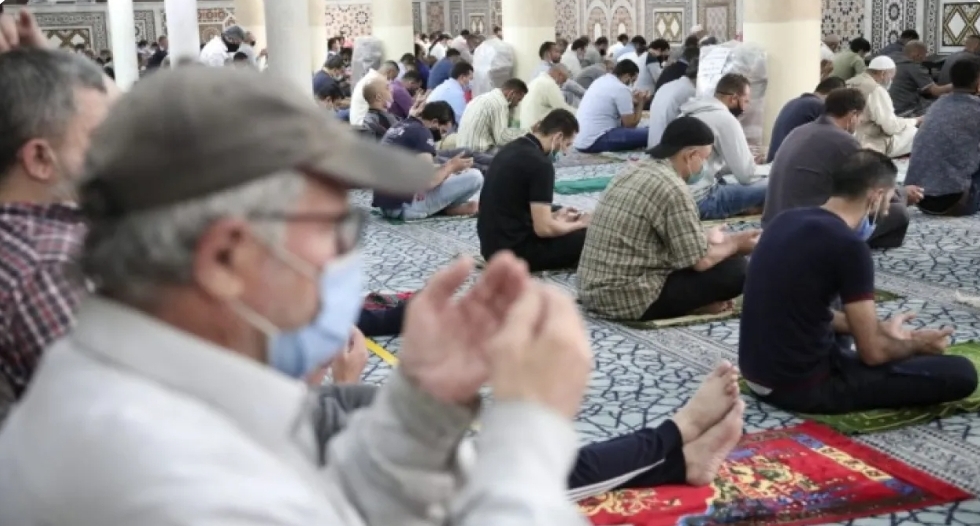 الافتاء الاردنية تحسم جدل صلاة الجمعة يوم العيد
