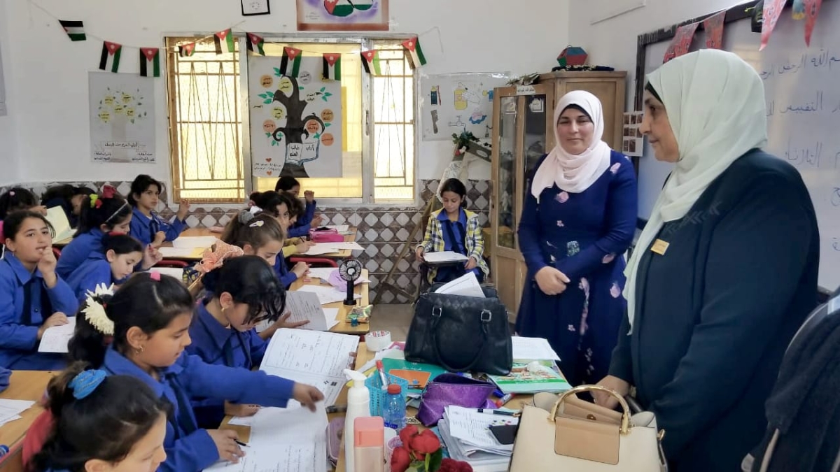 المصري تتابع سير الاختبار التقييمي لطلبة الصف الثالث في المزار الشمالي