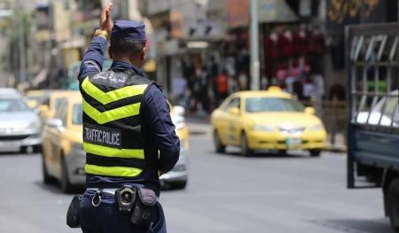 إصابات بحوادث متفرقة .. وتحذيرات من مخالفات مرورية خطرة