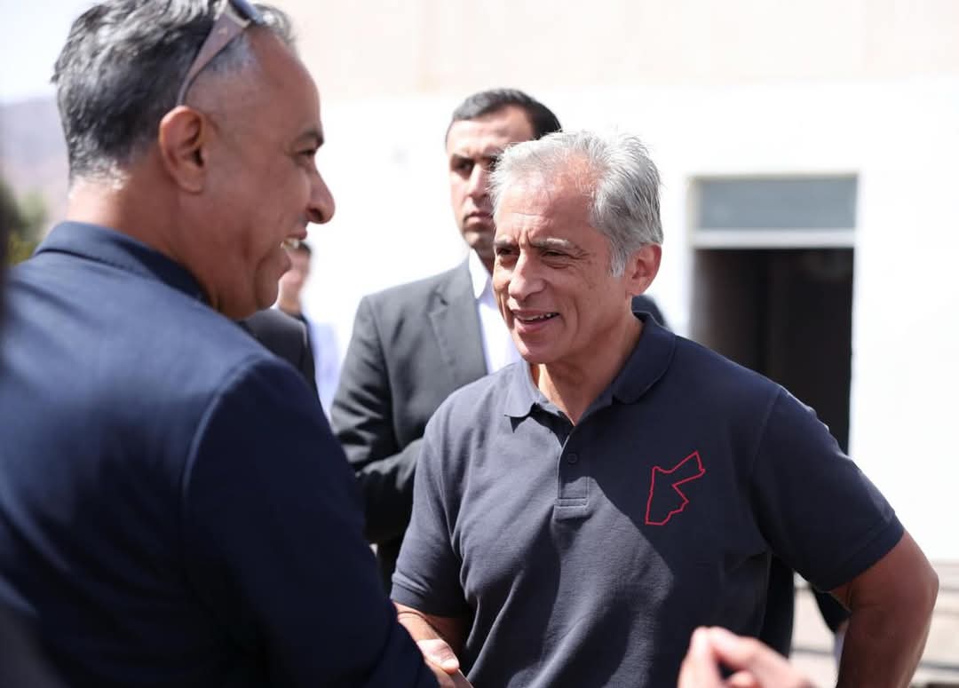 رئيس الوزراء يوجه بتعزيز الخدمات الصحية في وادي عربة خلال جولة ميدانية