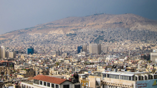 مجموعة مسلحة تحتجز محافظ السويداء بسوريا من أجل الإفراج عن سجين
