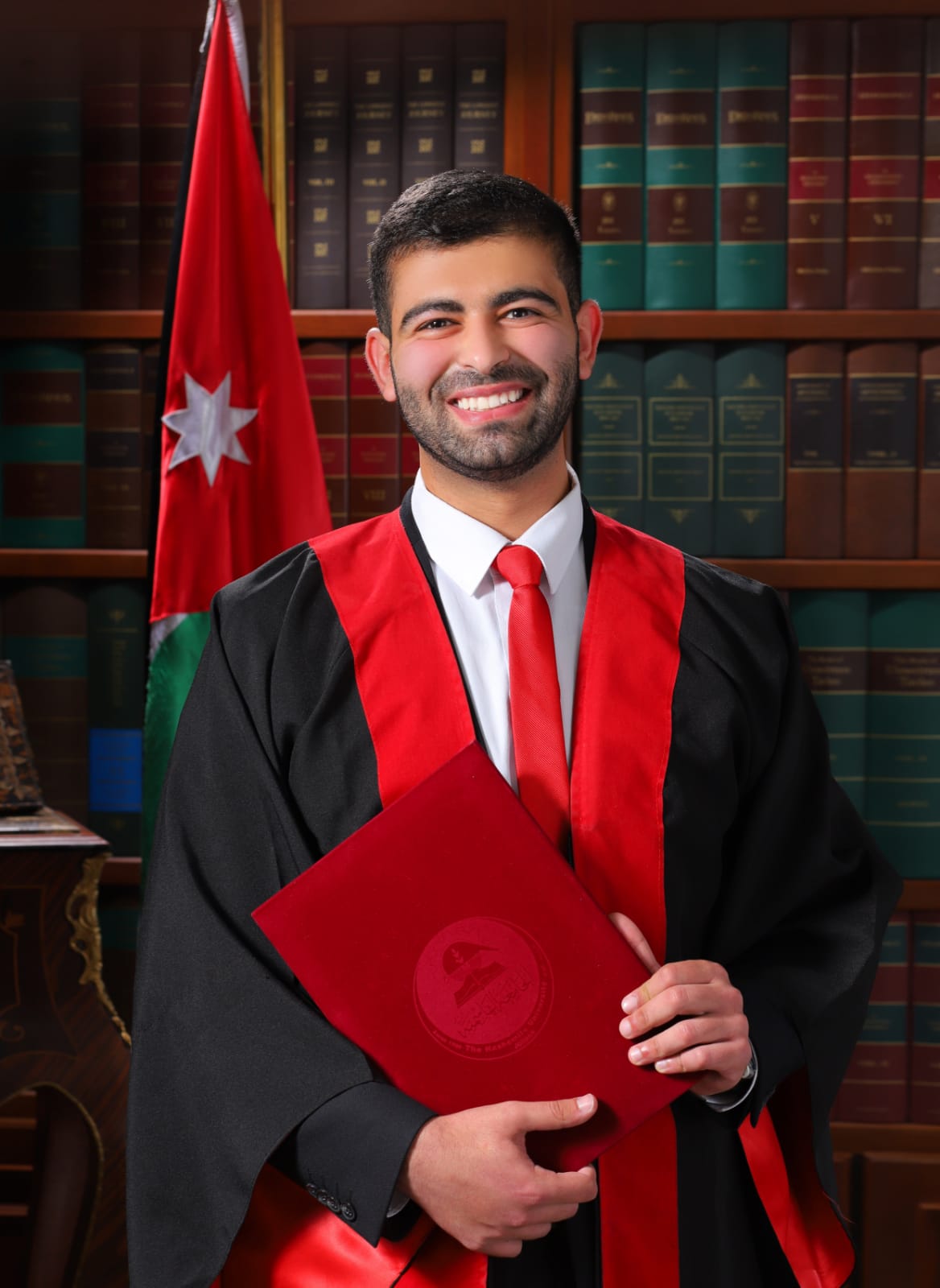 الحديد يهنئون ابنهم الدكتور صالح مجدي بمناسبة تخرجه من الجامعة الهاشمية