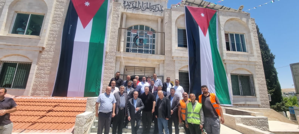 وزير الإدارة المحلية يتفقد ثلاث بلديات في عجلون وإربد