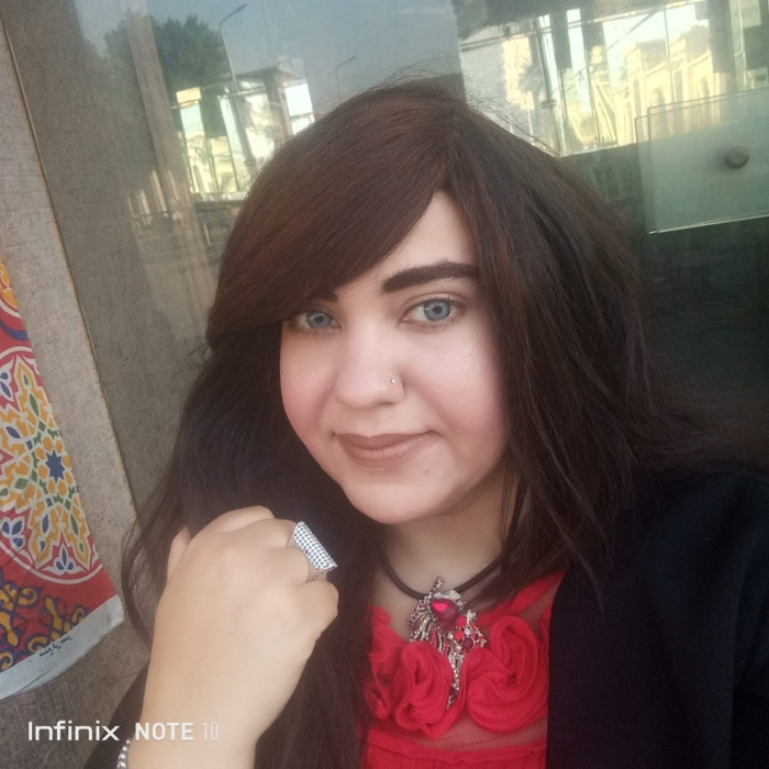 وإشتبكُوا جمعاً فِى مُظاهرة بِالكراسِى لِإعلانِ من قد وقعتُ فِى غرامُه حدَ الصِياح، قد صاحَ عاقِل بِالتوقُف لِلإحتِكام