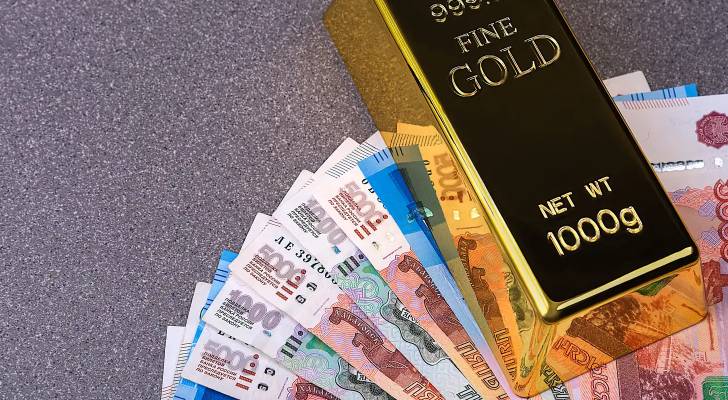الذهب الروسي يغزو أسواق الأردن.. بديل براق للمقبلين على الزواج في ظل ارتفاع أسعار الذهب