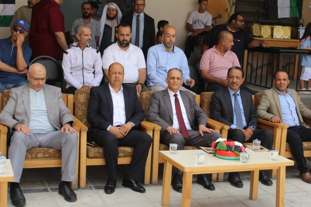 الحيصة والزبن يرعيان احتفال الاستقلال بمدرسة خالد بن الوليد الثانوية للبنين