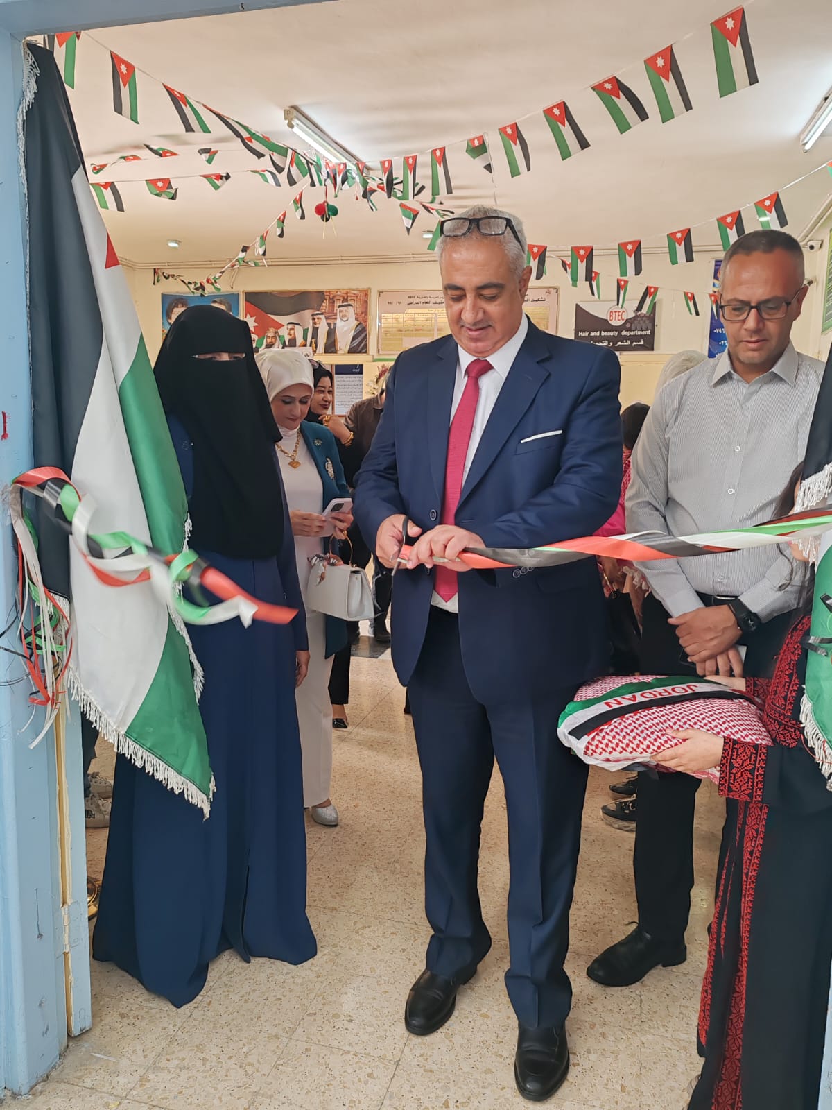 جويعد يفتتح معرض مبادرة لمدرستي أنتمي