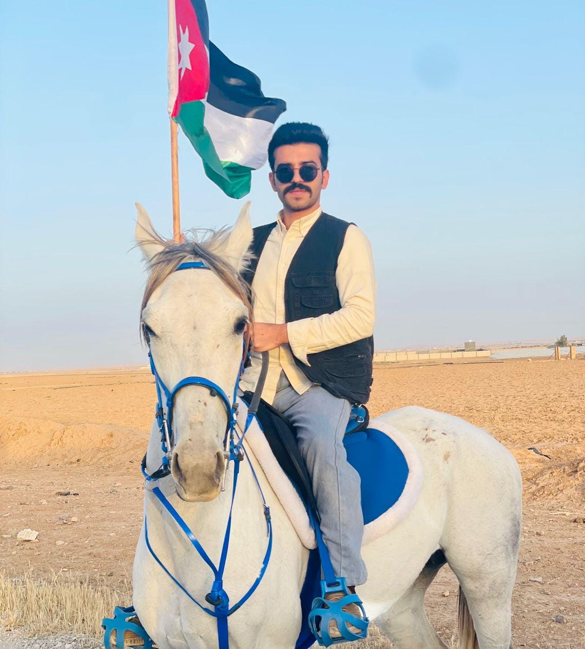 أحمد العريمي يبدع في التعبير عن حب الوطن: أنت الطلقة الأخيرة في عيد الاستقلال الأردنيصورة