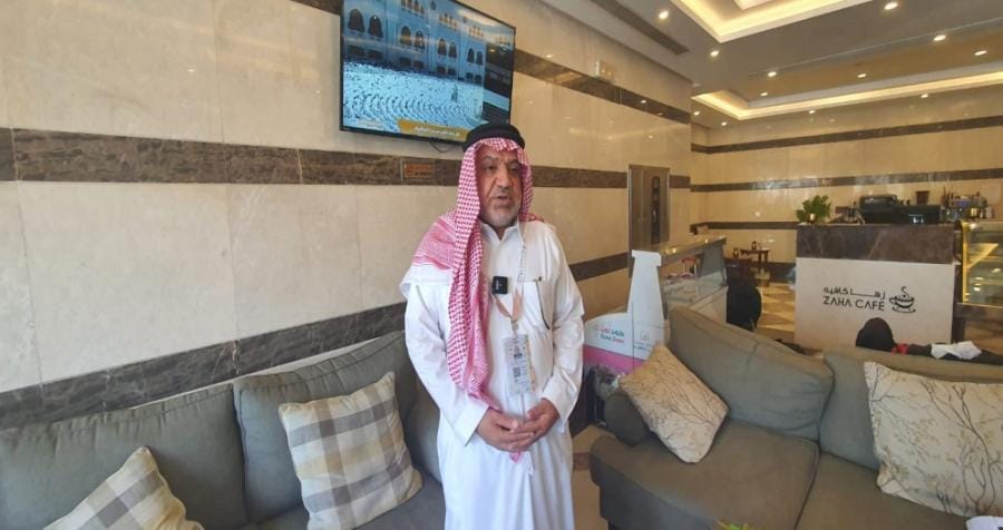 وزير الأوقاف يطمئن على صحة حاج أردني يتلقى العلاج في أحد المستشفيات السعودية