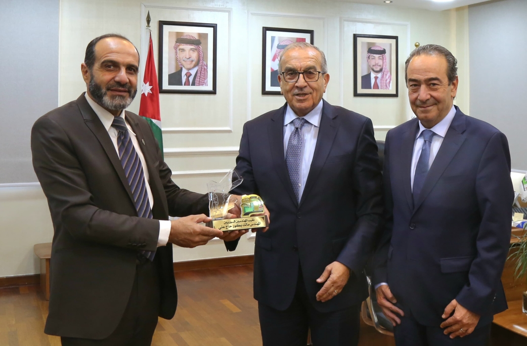 وزير الأشغال يؤكد تسخير إمكانات الأردن الهندسية والإنشائية لإعادة إعمار سوريا